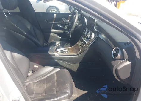 2015 Mercedes-Benz C 300 из США, поврежденный, VIN 55SWF4JB3FU082959